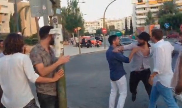 Gonzalo Higuaín protagonizó incidente a la salida de discoteca. (Captura) 