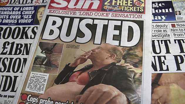 Reino Unido: Dimitió John Sewel, el lord fotografiado consumiendo cocaína. (EFE)