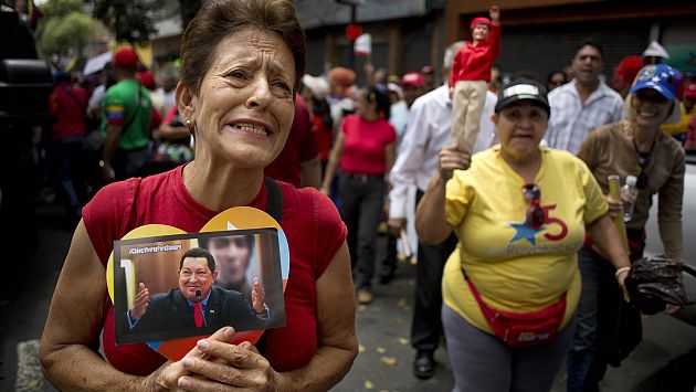 A pesar de la severa crisis económica que dejó Hugo Chávez, sus seguidores lo recuerdan con cariño. (AP)
