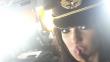 Chloe Khan: Investigarán a piloto por beber en cabina de avión con 'conejita' de Playboy
