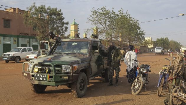 Ejercito maliense vigila el área. (EFE)