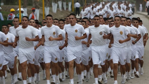 Suboficiales de la Policía darán examen físico para ascender, anunció el ministro del Interior, José Luis Pérez Guadalupe. (Perú21)