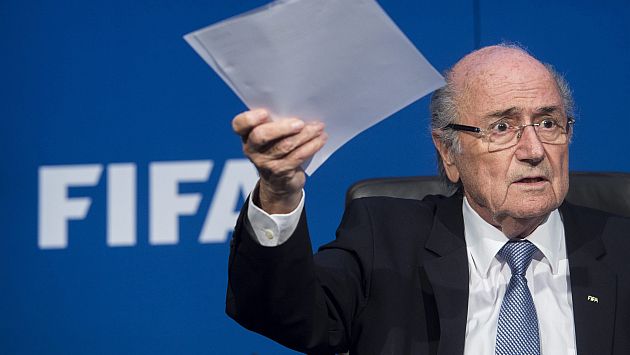Joseph Blatter pide a UEFA revisar límite de jugadores extranjeros. (Perú21)