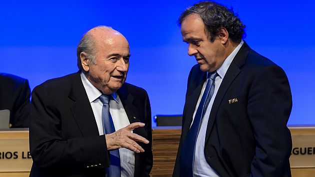 Michel Platini consideró “ridículas” las acusaciones de Joseph Blatter. (AFP)