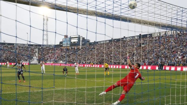 Jugadores de Alianza Lima no querían patear el penal, que fue fallado por Carlos Preciado. (Luis Gonzales/Perú21)