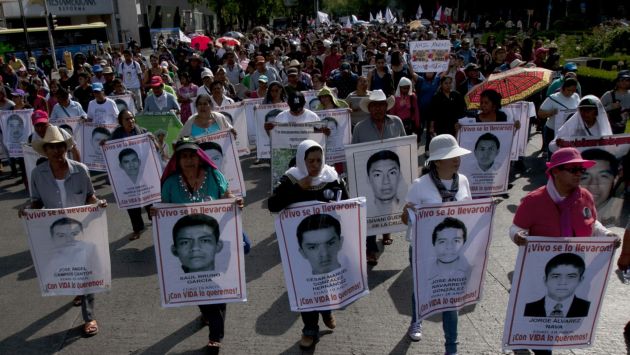 LAMENTO MEXICANO. Aún no se curan las heridas por los 43. (AP)