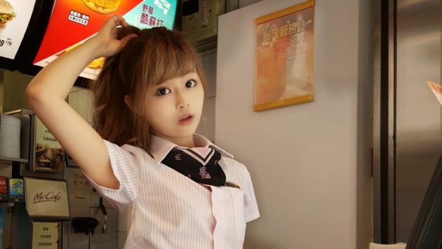 Esta camarera es considerada la más bella de Taiwán. (raindog)