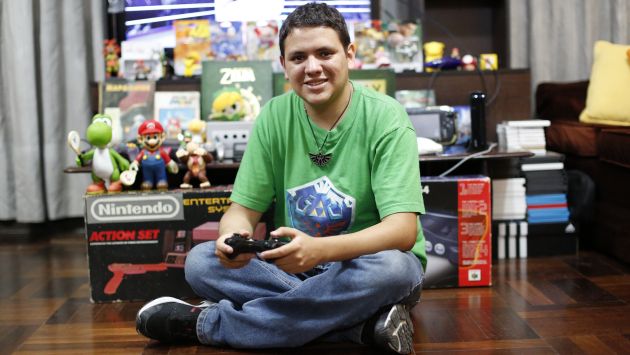 Daniel Ezeta no quiere pensar en cuánto dinero ha gastado en videojuegos y consolas porque se pondría a llorar. (Percy Ramírez)