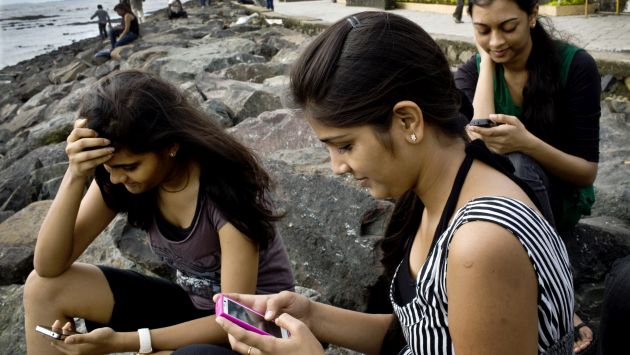 Más demanda por smartphones. El crecimiento de la telefonía móvil en el Perú ha aumentado el acceso a Internet por este medio. (USI)