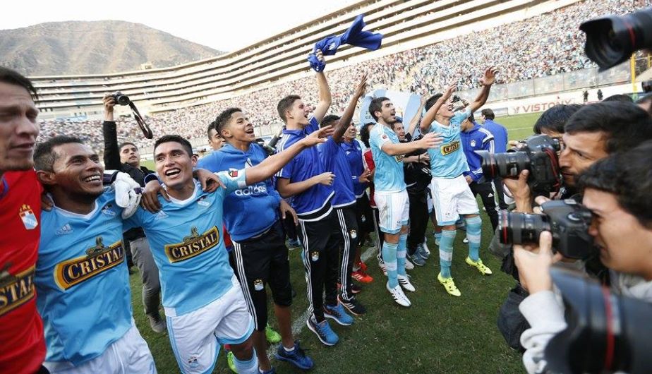 Sporting Cristal se coronó campeón del Torneo Apertura al igualar 0-0 con Universitario de Deportes. (Luis Gonzales/Perú21)