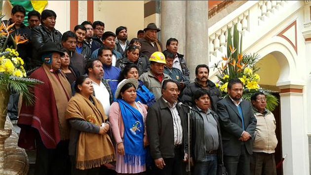 Movimientos sociales respaldan a Evo Morales para su reelección indefinida. (Diario La Razón de Bolivia)