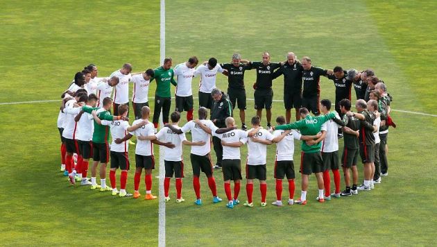 Selección de Portugal rindió un minuto de silencio por los refugiados fallecidos. (Facebook Selección Portugal)