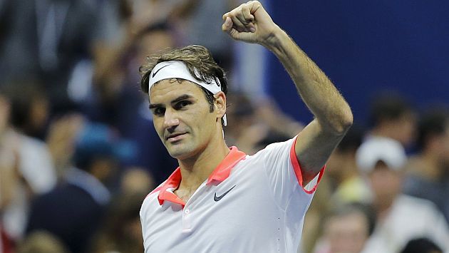 Roger Federer venció a John Isner y se enfrentará en cuartos del US Open a Richard Gasquet. (Reuters)