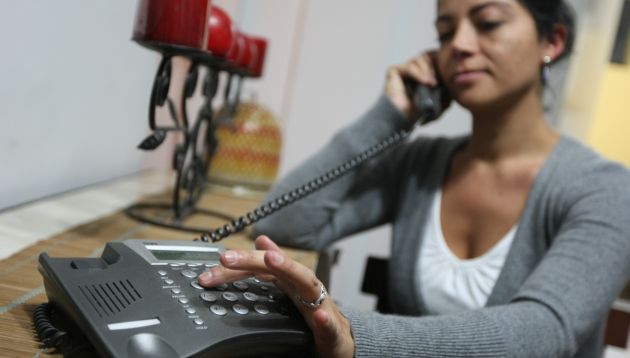 Precio de llamadas de teléfonos fijos de Telefónica a móviles bajarán 36%, informó Osiptel. (Perú21)