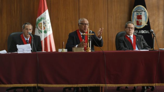 En la mira. Los jueces Emilio Gonzales (centro) y Hermilio Vigo (derecha) serían investigados otra vez. (César Fajardo)