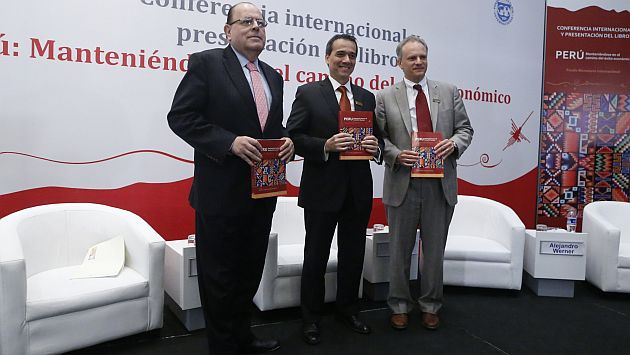 Este libro analiza la política monetaria y fiscal del Perú. (Mario Zapata)