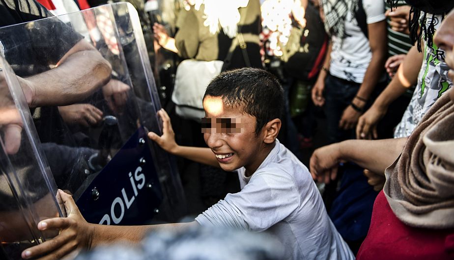 Turquía: Este niño refleja el drama de los refugiados sirios en la frontera con Grecia. (AFP)