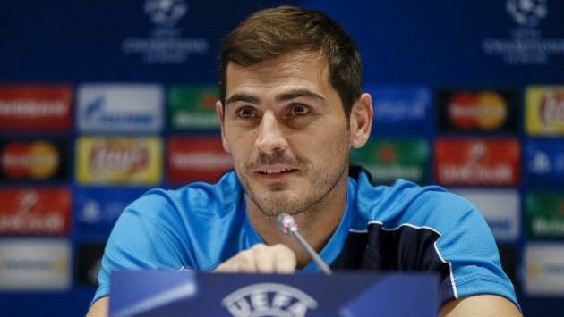 Iker Casillas ahora juega en el Porto. (Reuters)
