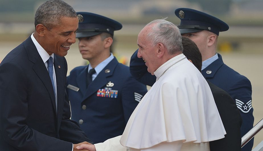 Papa Francisco llegó a Estados Unidos y lo recibió Barack Obama. (AFP)