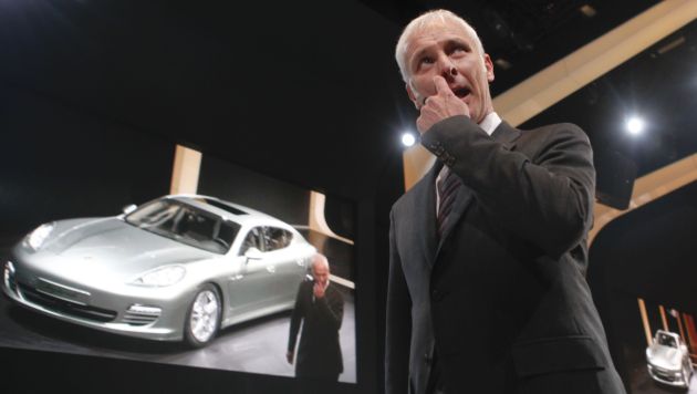 Matthias Müller buscará sacar a Volkswagen de la crisis en que se encuentra. (AP)
