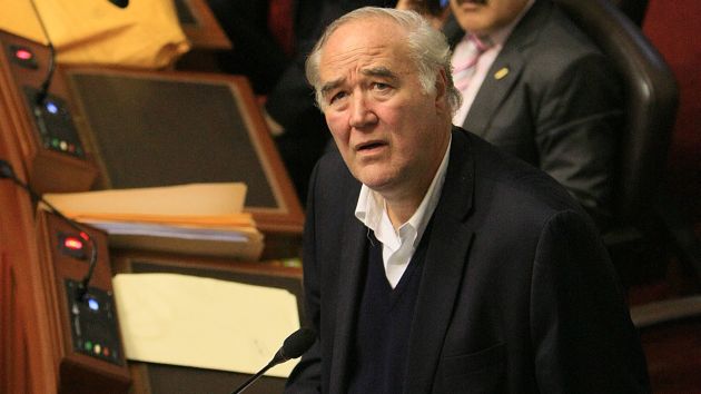 Víctor Andrés García Belaunde arremetió contra la ministra de Energía y Minas, Rosa María Ortiz. (USI)