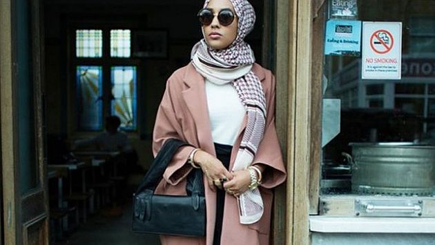 Instagram: Ella es la primera modelo con velo islámico contratada por la cadena sueca H