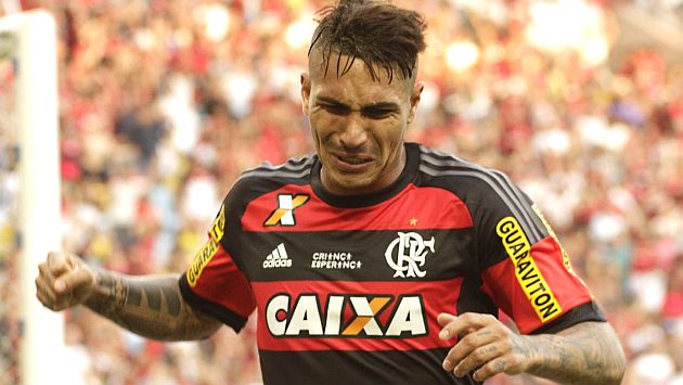 Paolo Guerrero salió cojeando en práctica del Flamengo y se encienden las alarmas. (USI)