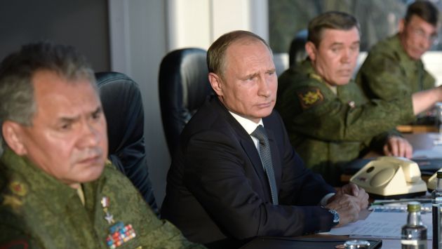 Vladimir Putin está estudiando la pertinencia política y militar de bombardear Irak en su lucha contra el EI. (AP)