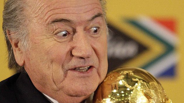 Joseph Blatter: Coca-Cola y McDonald's le exigen que salga de la FIFA inmediatamente. (AP)