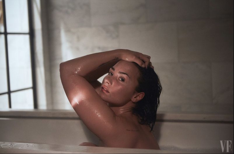 Demi Lovato se desnudó en cuerpo y alma para la revista Vanity Fair [Fotos y video]