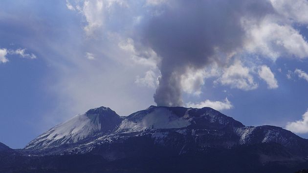Volcán Sabancaya: Su cráter mantiene niveles elevados de temperatura. (Heiner Aparicio/Perú21)