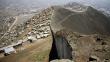 Este es el muro de concreto y púas que divide a ricos y pobres en Lima [Fotos]