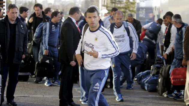 Sergio Agüero recibió bromas de Lionel Messi por utilizar la camiseta '10'.