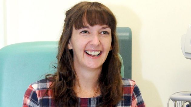 Ébola: Enfermera británica se curó en enero, pero ahora recayó y está en estado crítico. (AP)