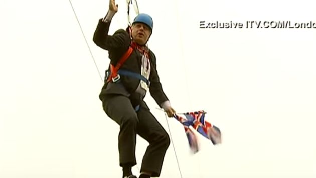 Alcalde de Londres se queda colgado mientras hacía demostración de canopy. (YouTube)