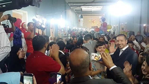 Jordania: Novios invitaron a 200 refugiados a su banquete de bodas. (The Huffington Post)