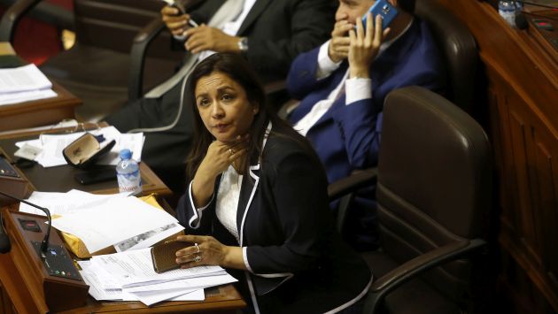 EXPECTATIVAS. La renuncia de la legisladora Marisol Espinoza despierta interés en varios grupos políticos. Pronto decidiría su futuro. (César Fajardo)