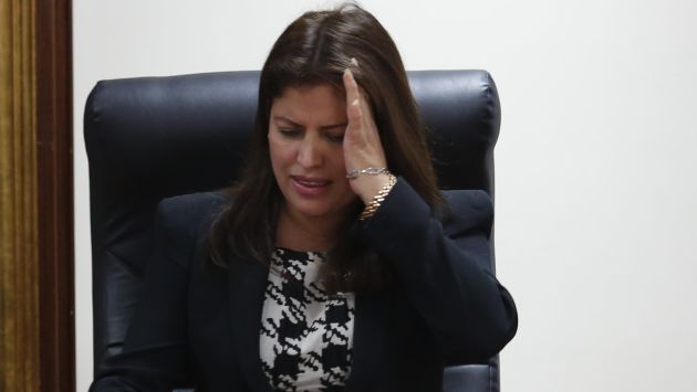 Dolor de cabeza. Comisión de Ética acordó suspender a Carmen Omonte por 30 días. (César Fajardo)