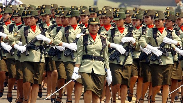 Indonesia: Esta es la degradante prueba que pasan las mujeres para pertenecer al Ejército de su país. (AP)