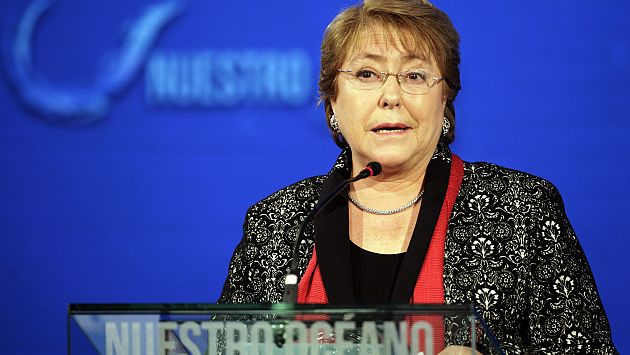 Michelle Bachelet instruye a sus ministros. (USI)