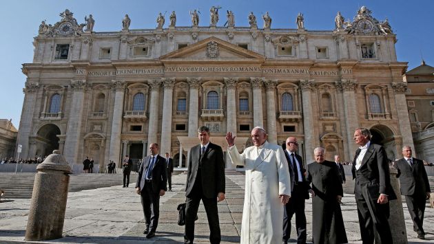 Vaticano investiga a dos periodistas italianos por complicidad en robo de documentos. (EFE)