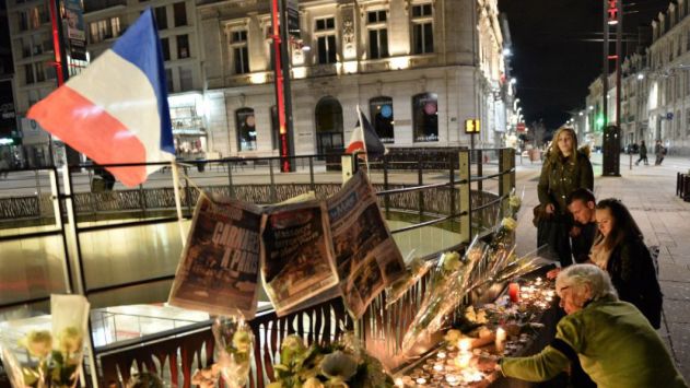 Atentado en París: Tres chilenos y dos mexicanos están entre las víctimas extranjeras. (AFP)