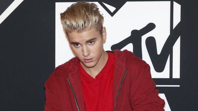 Justin Bieber reveló que perdió a un miembro de su staff en atentado en París. (AP)