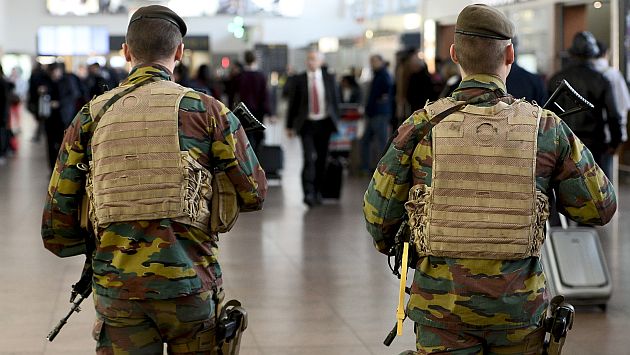 Atentados en París: 9 detenidos en Bruselas en redadas a entorno de kamikaze. (AFP)