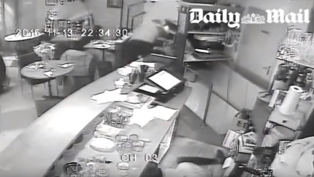 Atentado en París: Así es como fue uno de los ataques en el restaurante Le Petit Cambodge. (YouTube)