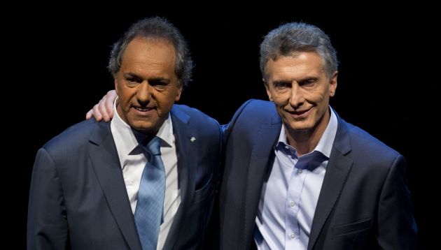 Mauricio Macri y Daniel Scioli luego del debate protagonizado el pasado domingo. (AP)
