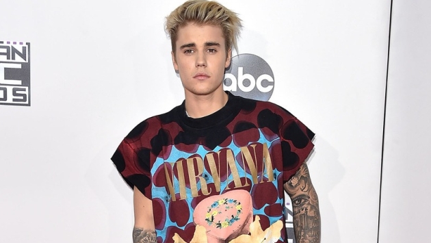 Justin Bieber causa molestia entre los fanáticos de Nirvana por usar esta camiseta. (Mashable)