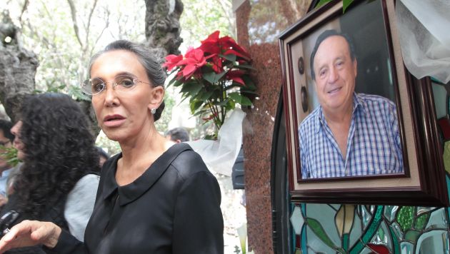 Un año sin Chespirito. Florinda Meza durante la misa de aniversario de la muerte de Roberto Gómez Bolaños. (EFE)