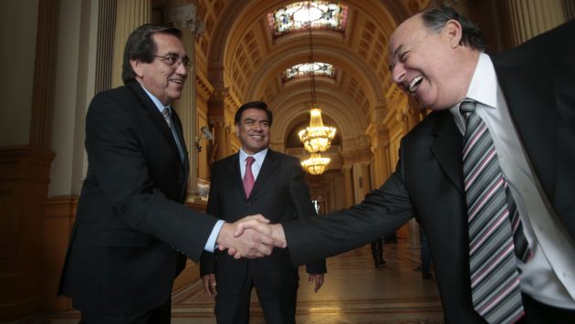 Anuncio. Dirigentes políticos Jorge del Castillo y Raúl Castro finiquitan los detalles. (César Fajardo)