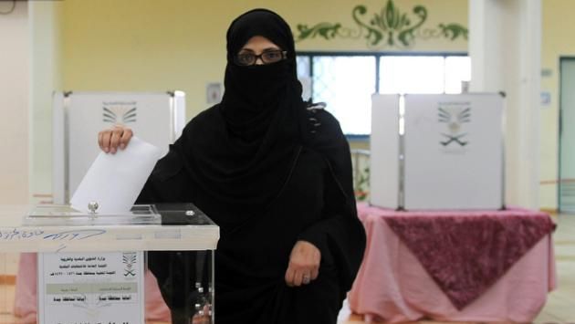 Arabia Saudí: 13 mujeres han sido elegidas en los primeros comicios municipales abiertos a mujeres. (AFP)